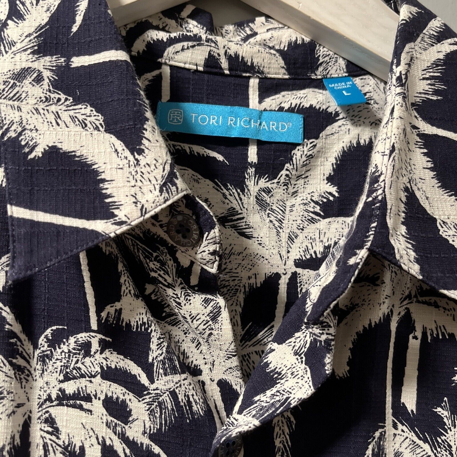 Tommy Bahama Tori Richards Mens Large Aloha Shirt Palm Trees Navy Blue Size US L / EU 52-54 / 3 - 2 Thumbnail