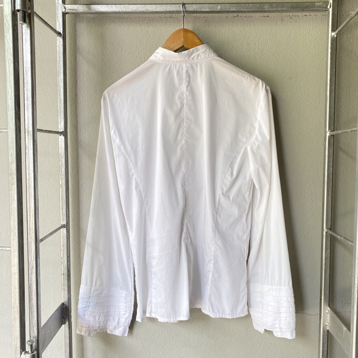 Emporio Armani EMPORIO ARMANI White Ruffle Cuff Fitted Shirt Size M / US 6-8 / IT 42-44 - 2 Thumbnail