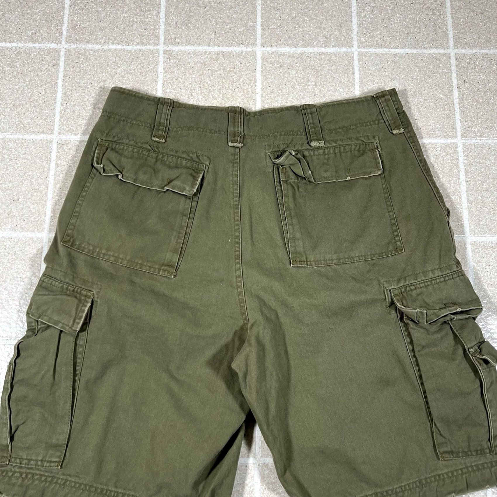 Vintage VINTAGE Steve & Barry's Cargo Shorts Men 34 Green Paratrooper Military 2000s Y2K University Cargo Shirt? Size US 34 / EU 50 - 3 Thumbnail