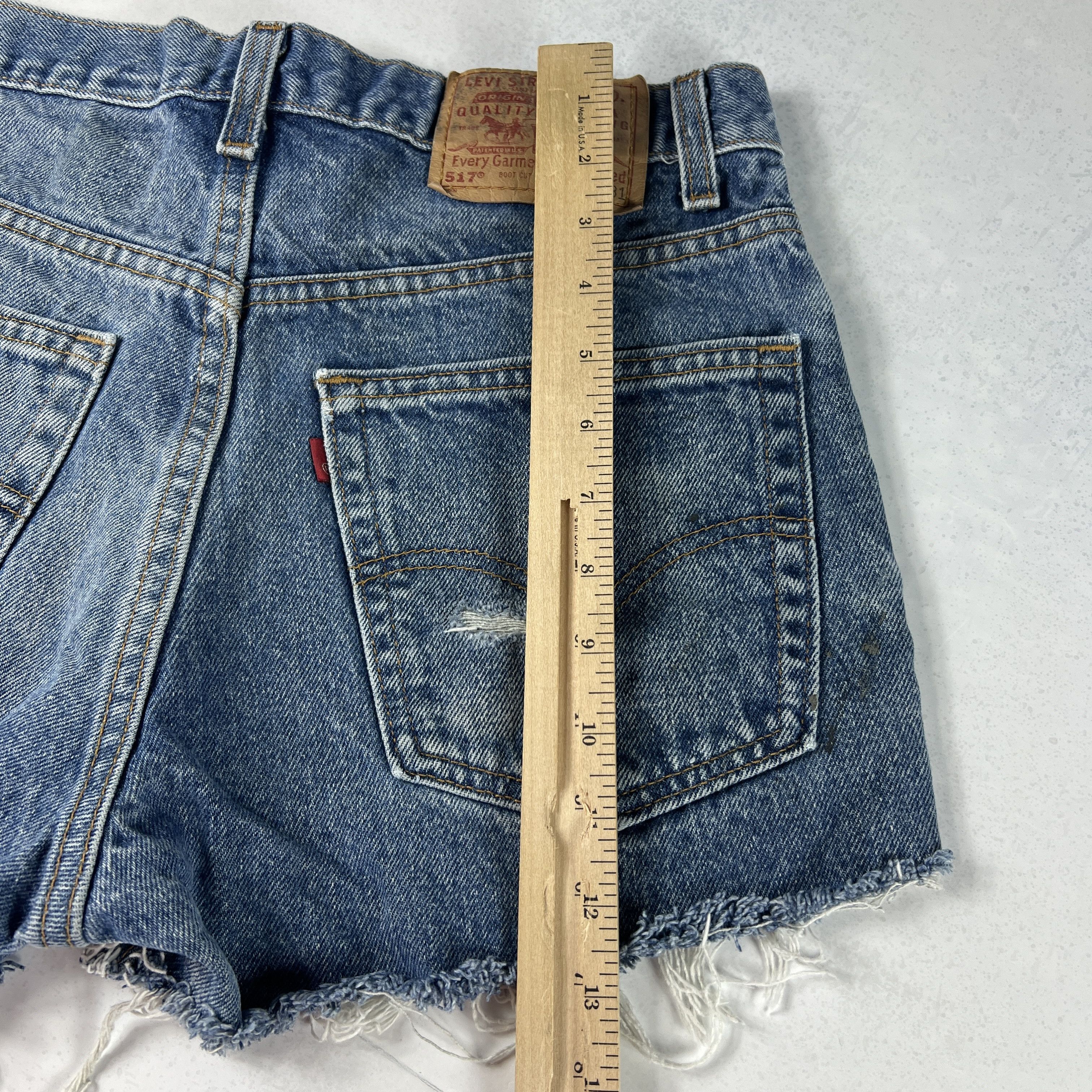 Levi's × Vintage VTG 90s Levi's Jean Shorts 517 Cut Off Thrashed Denim Jorts Size US 30 / EU 46 - 15 Thumbnail