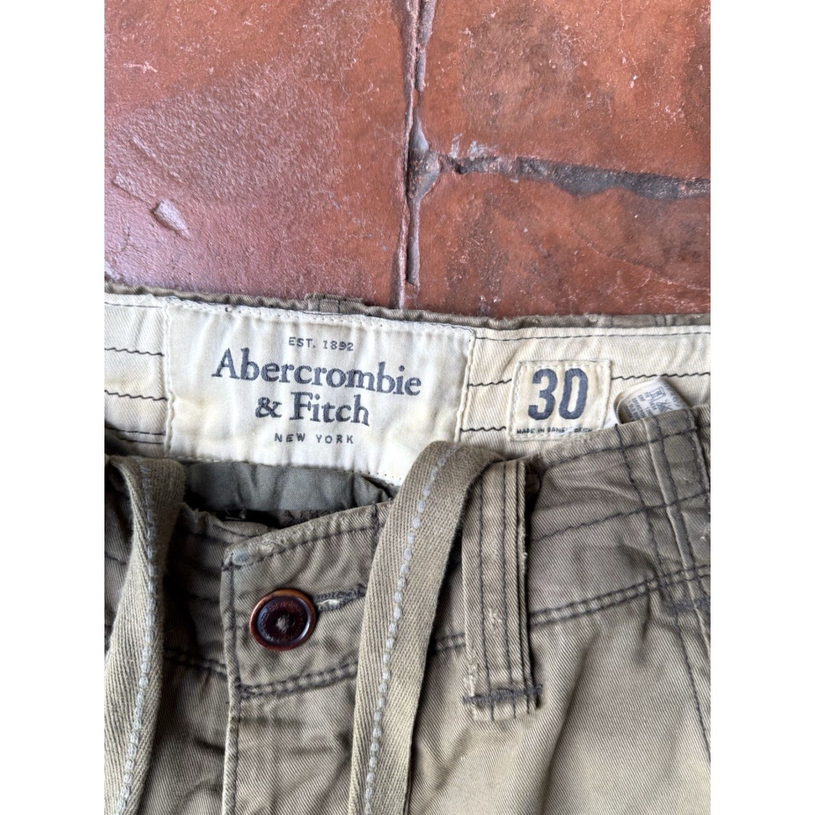 Abercrombie & Fitch Abercrombie & Fitch Cargo Shorts Men 30 Drawstring Army Green Cargo Pocket Vintage? No Distressed? No - use as specified Size US 30 / EU 46 - 2 Thumbnail
