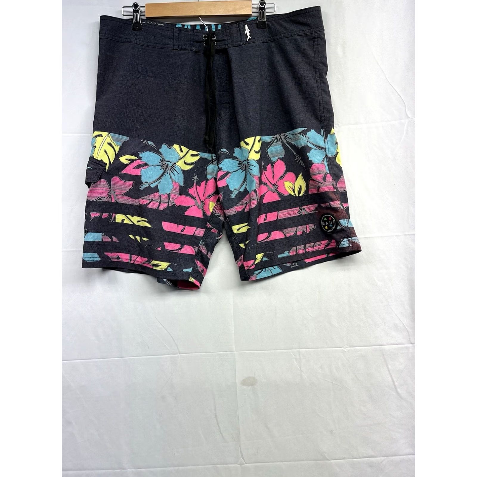 Swims Maui and Sons Black Shark 4 Way Stretch Surf Board Shorts Men 38 Size Beach Tropical Shark Pattern Boys? Size US 38 / EU 54 - 2 Thumbnail