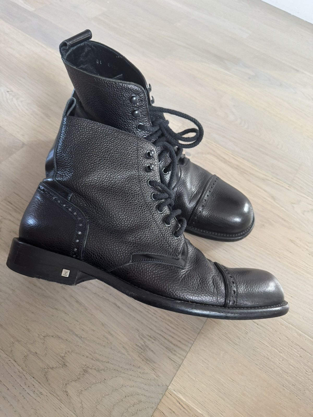 Louis Vuitton LOUIS VUITTON men boots marked sz UK 6 know the LV fit Size US 7 / EU 40 - 1 Thumbnail