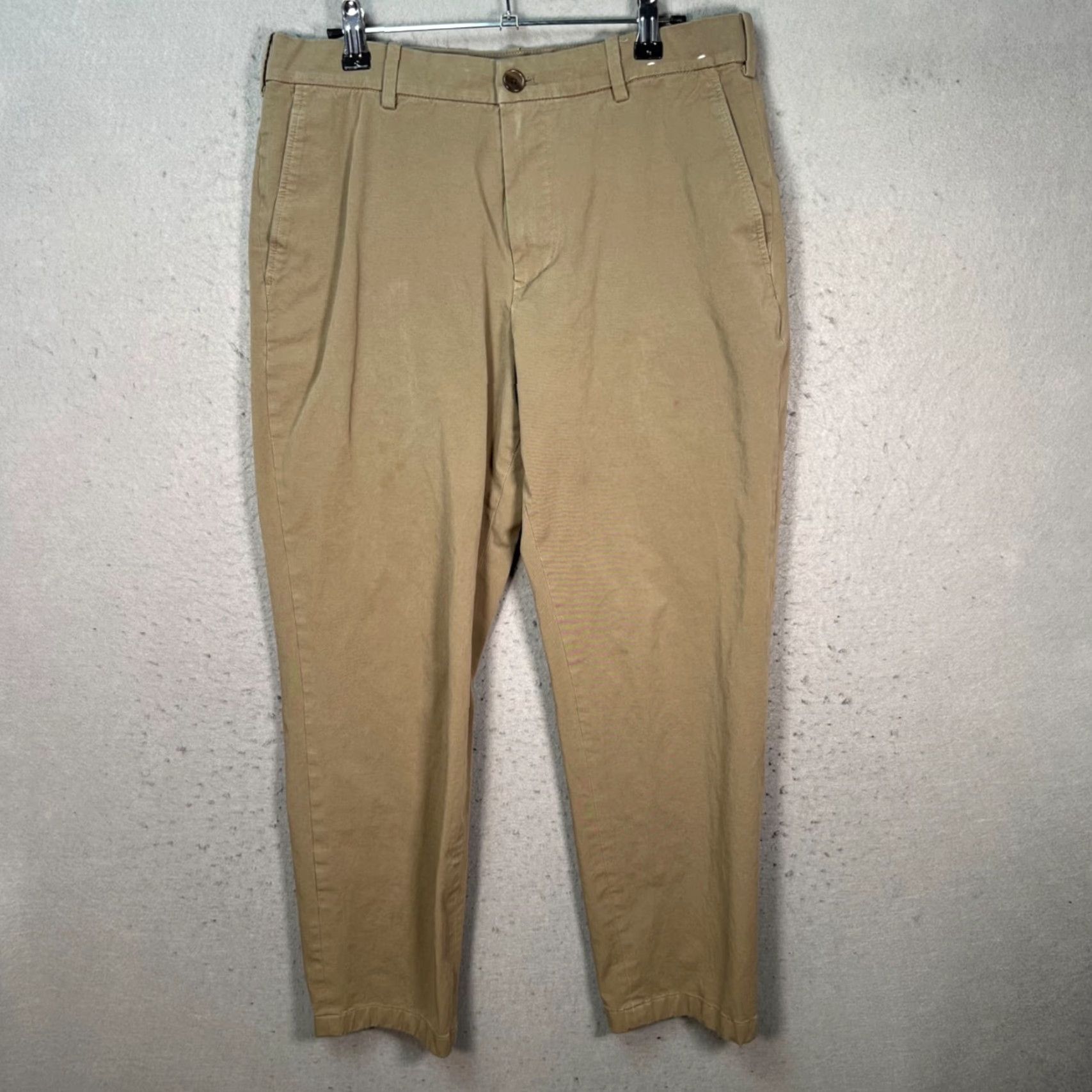 Uniqlo Uniqlo Mens Size Medium 30 - 33 Khaki Straight-Leg Chino Pants Size US 31 - 2 Thumbnail