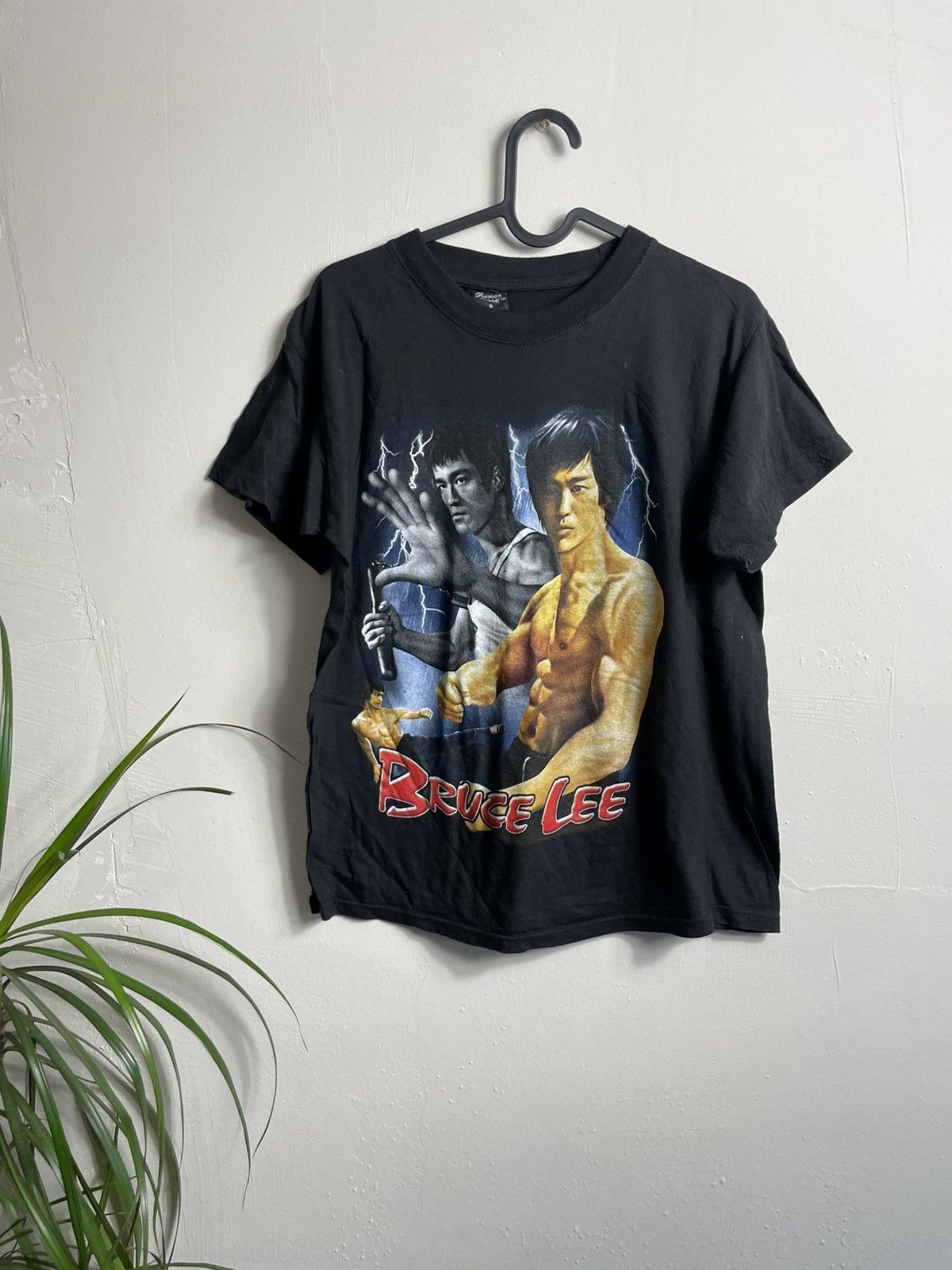 Band Tees × Vintage Vintage 90s Bruce Lee Dragon Fighting art T Shirt Y2K Size US S / EU 44-46 / 1 - 1 Thumbnail