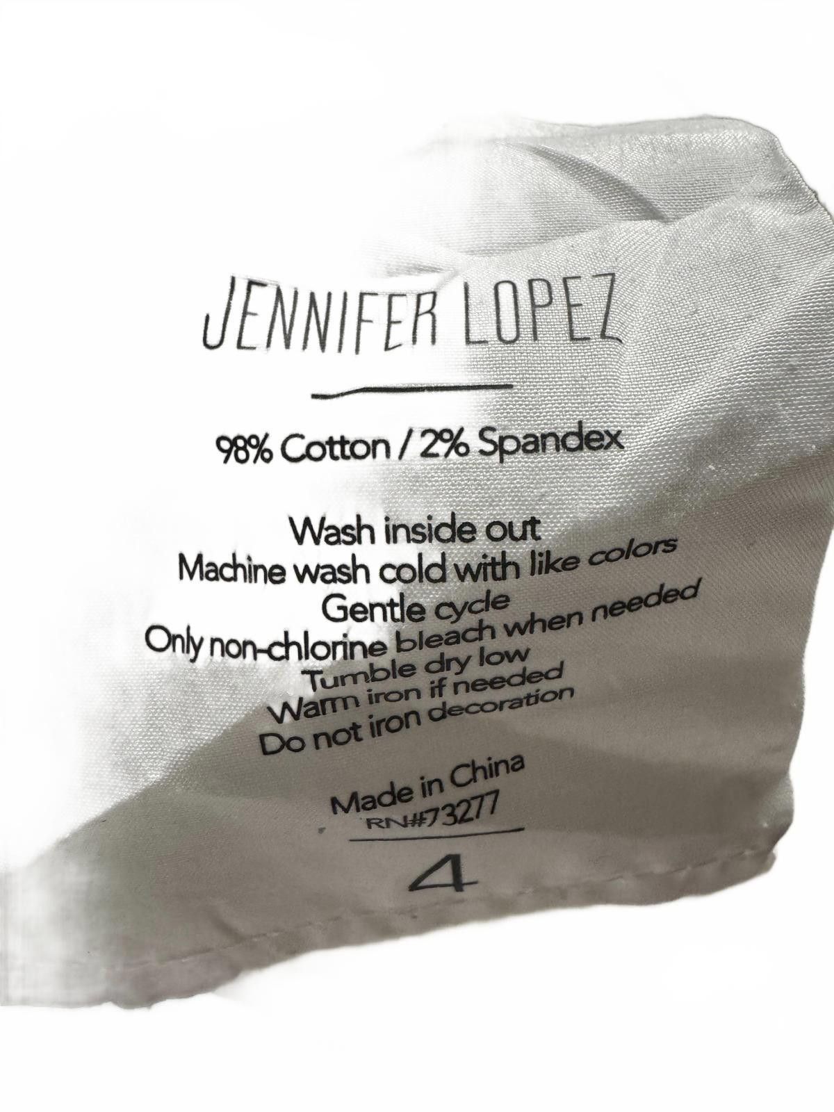 Jennifer Lopez Stylish Jennifer Lopez White Denim Shorts Size 25" / US 0 / IT 36 - 4 Thumbnail