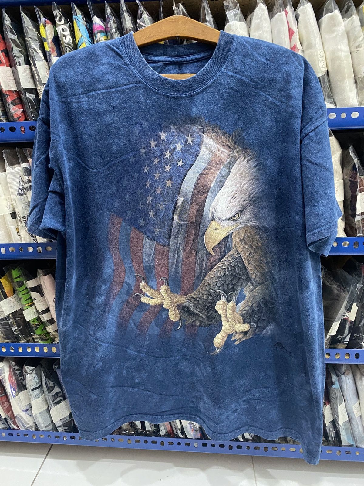 The Mountain THE MOUNTAIN EAGLES TSHIRT Size US XL / EU 56 / 4 - 1 Thumbnail