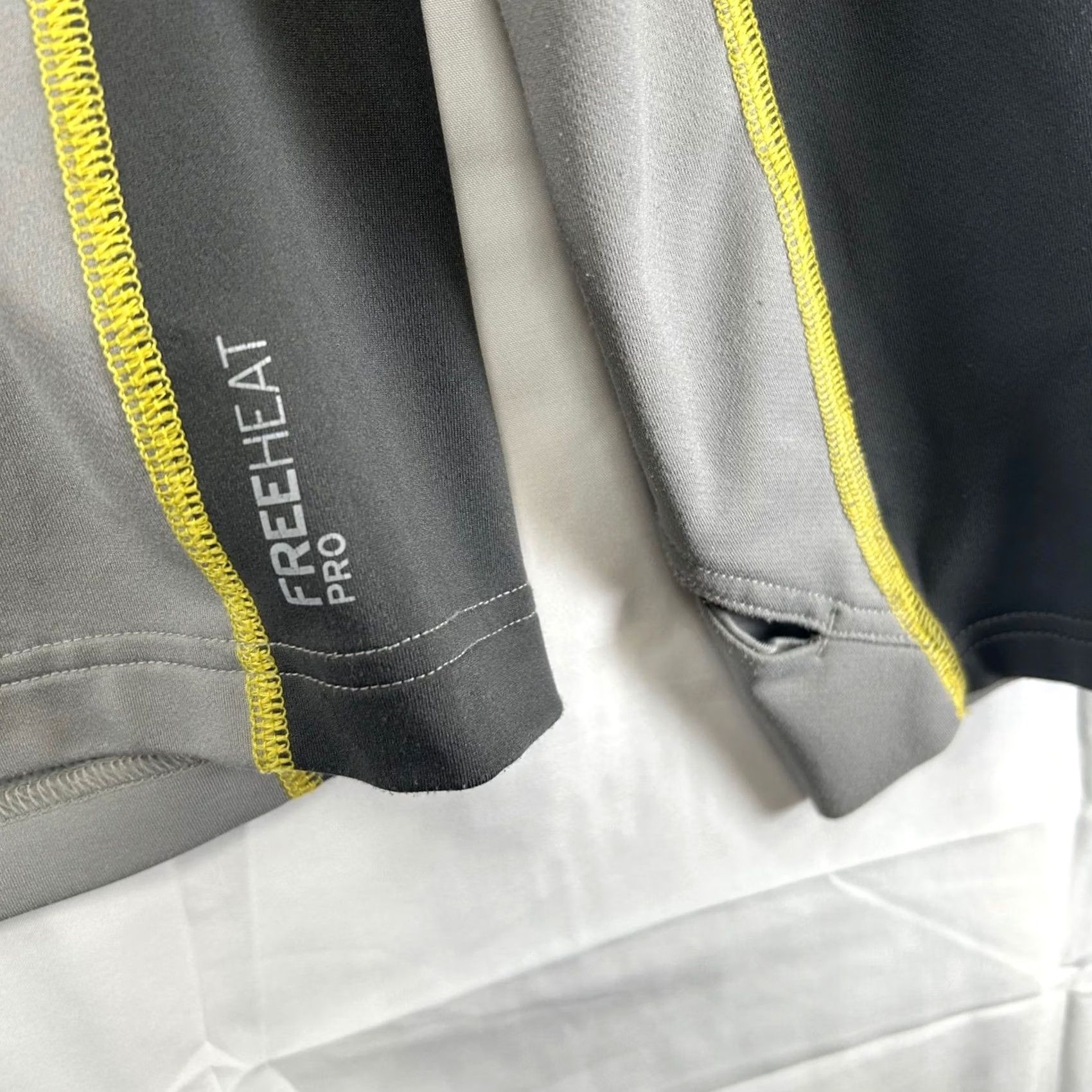 Eddie Bauer VINTAGE? No. Eddie Bauer First Ascent Base Layer Mens Small Grey FreeHeat Pro Long Sleeve Top Size US S / EU 44-46 / 1 - 5 Thumbnail