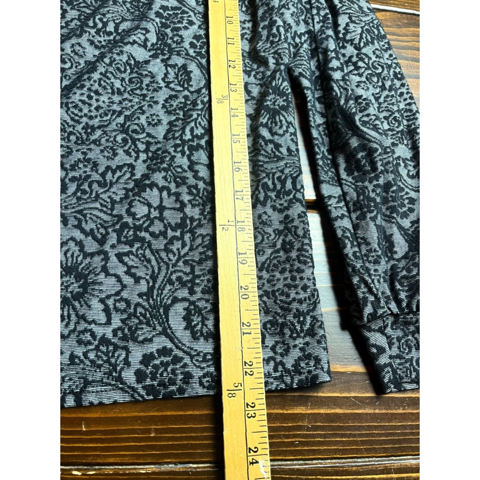 Loft LOFT Shirt Women's Size Small Black Gray Floral Long Sleeve Cut Out Womens Size S / US 4 / IT 40 - 7 Thumbnail
