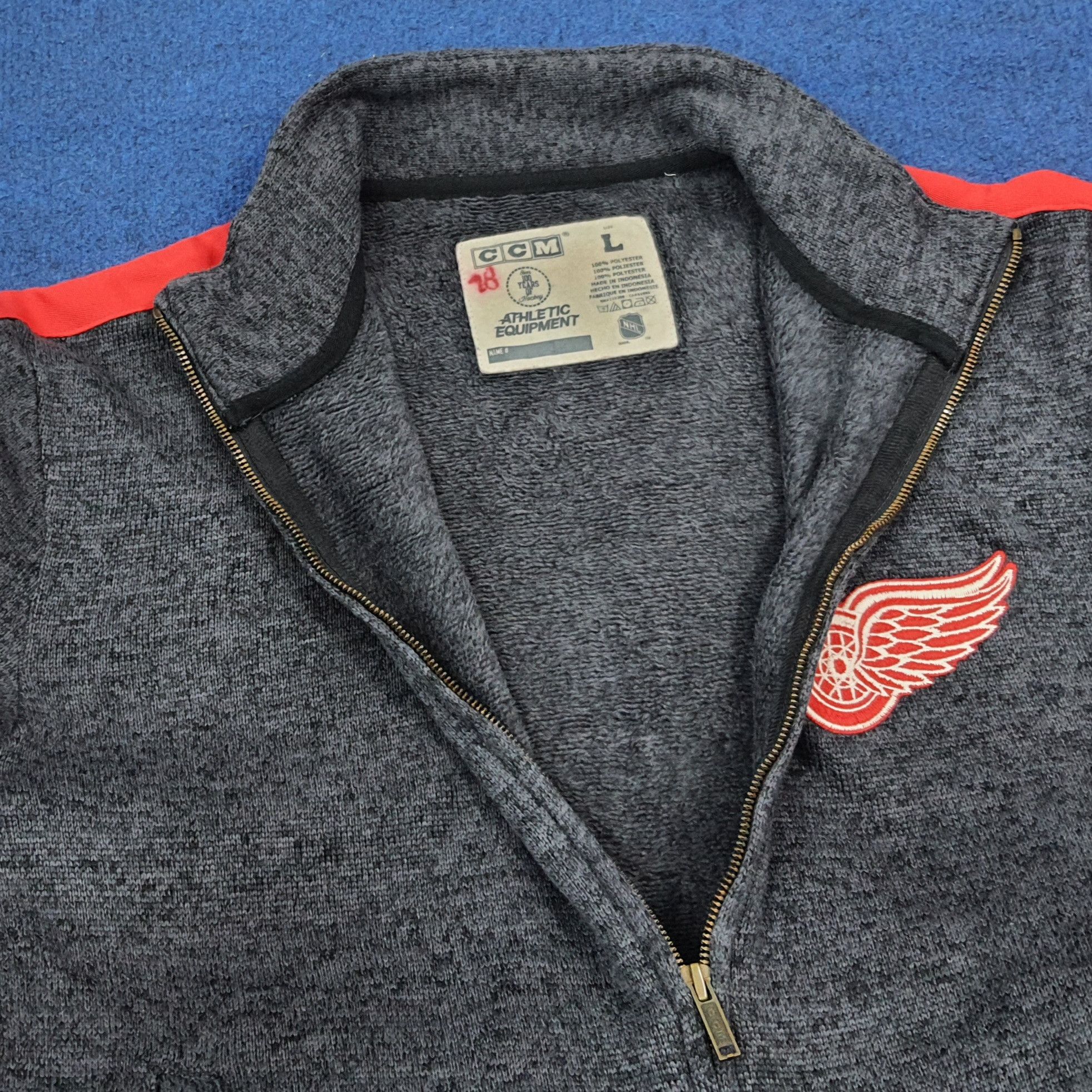 NHL Vintage CCM NHL Detroit Red Wings Zipper Sweater C273N12 Size US L / EU 52-54 / 3 - 5 Thumbnail