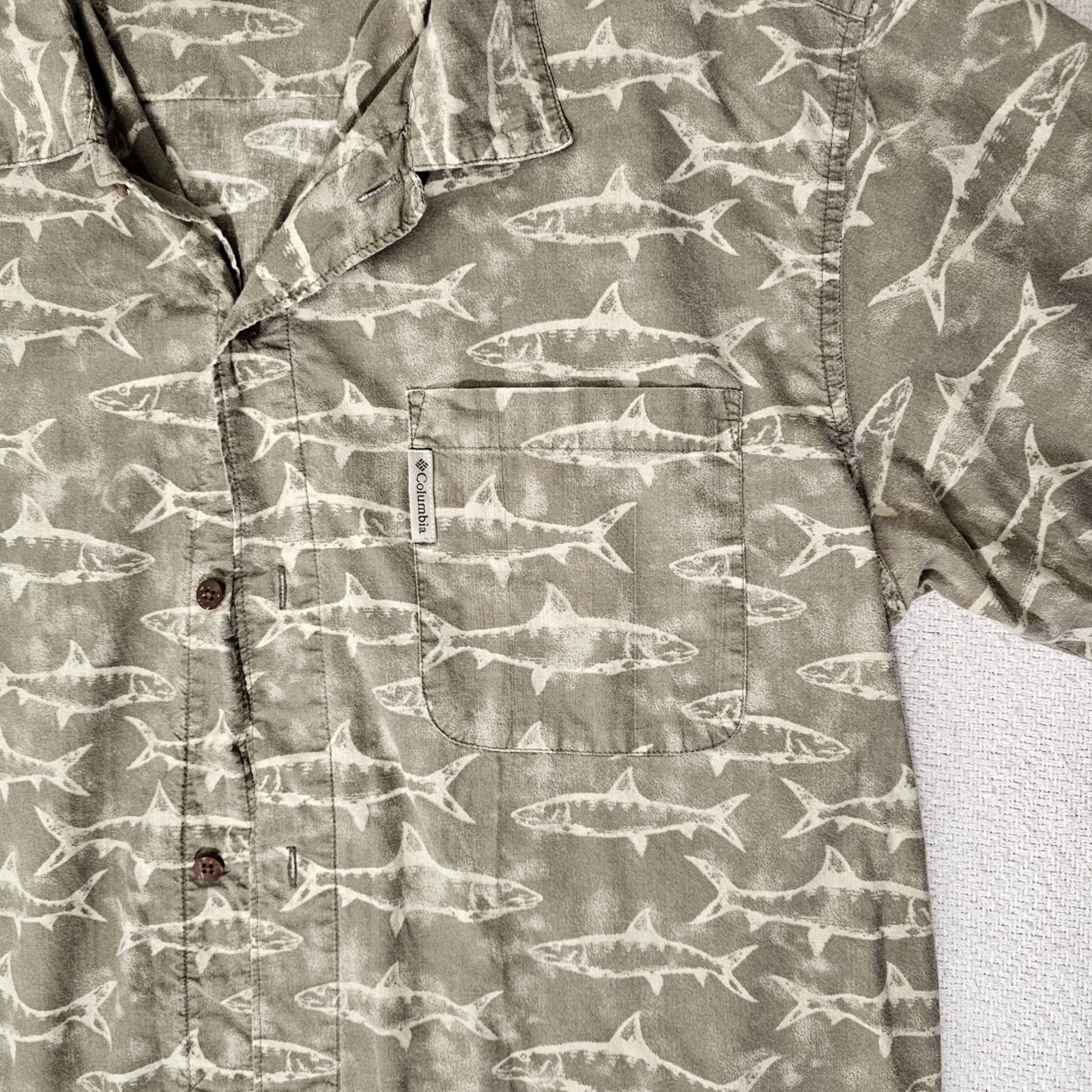 Vintage Columbia Men’s Shirt Button-Up Short Sleeve Shark Print Cotton Brown Large M Casual Lightweigh t Pockets Fish Theme Size US M / EU 48-50 / 2 - 3 Thumbnail