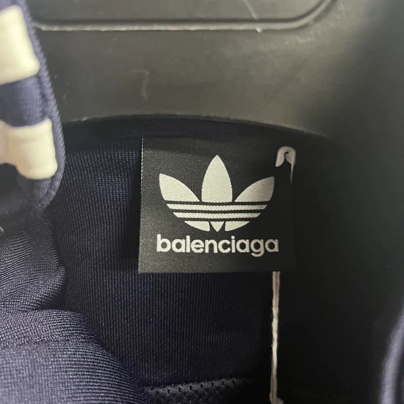 Balenciaga Balenciaga Dark blue thick polyester embroidered logo scho Size US L / EU 52-54 / 3 - 3 Thumbnail