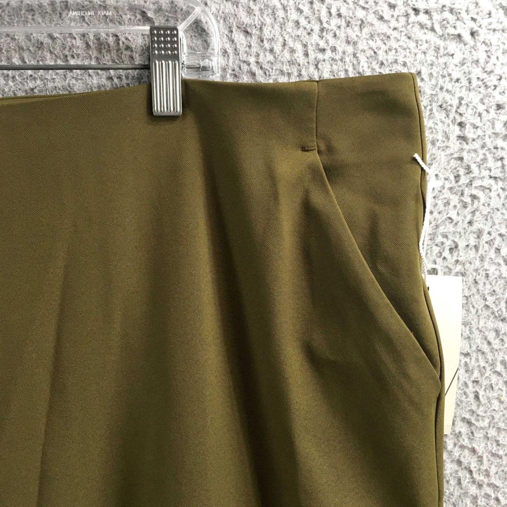 Worthington Worthington Ankle Pants Womens 24W Green Straight Pants 24W Women’s Plus Size Side Zip Fly New Size 42" / US 20 - 4 Thumbnail