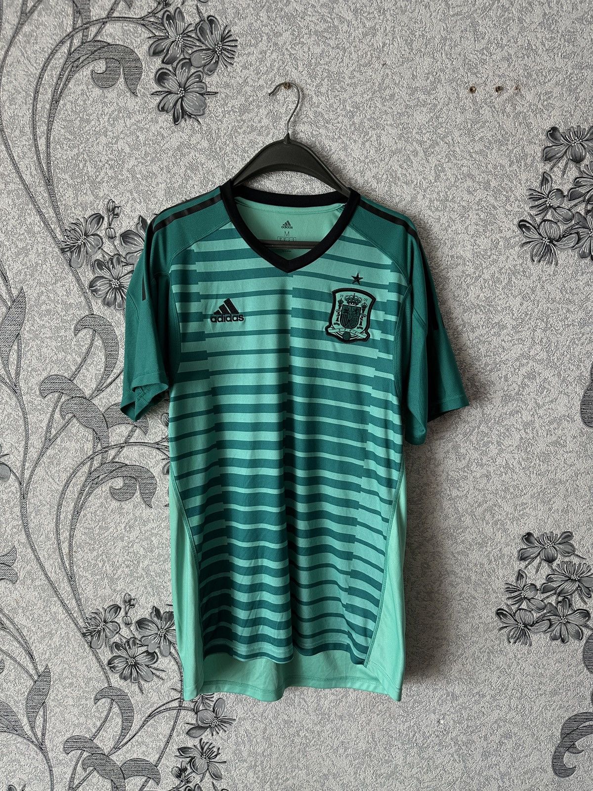 Adidas Spain National Team Goalkeeper Shirt 2018 Jersey Adidas Size US M / EU 48-50 / 2 - 1 Thumbnail