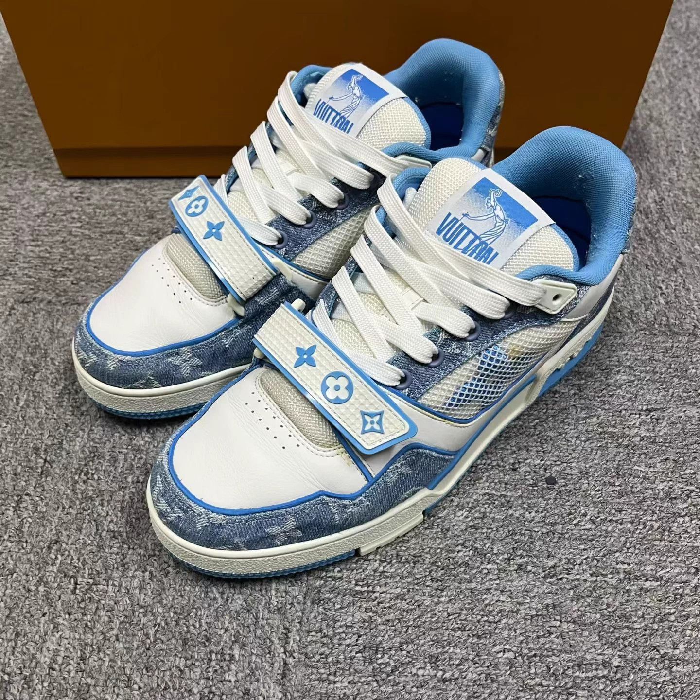Louis Vuitton LV Blue/White Floral Leather Low-Top Sneakers 6.5 US Size US 6.5 / IT 36.5 - 2 Thumbnail