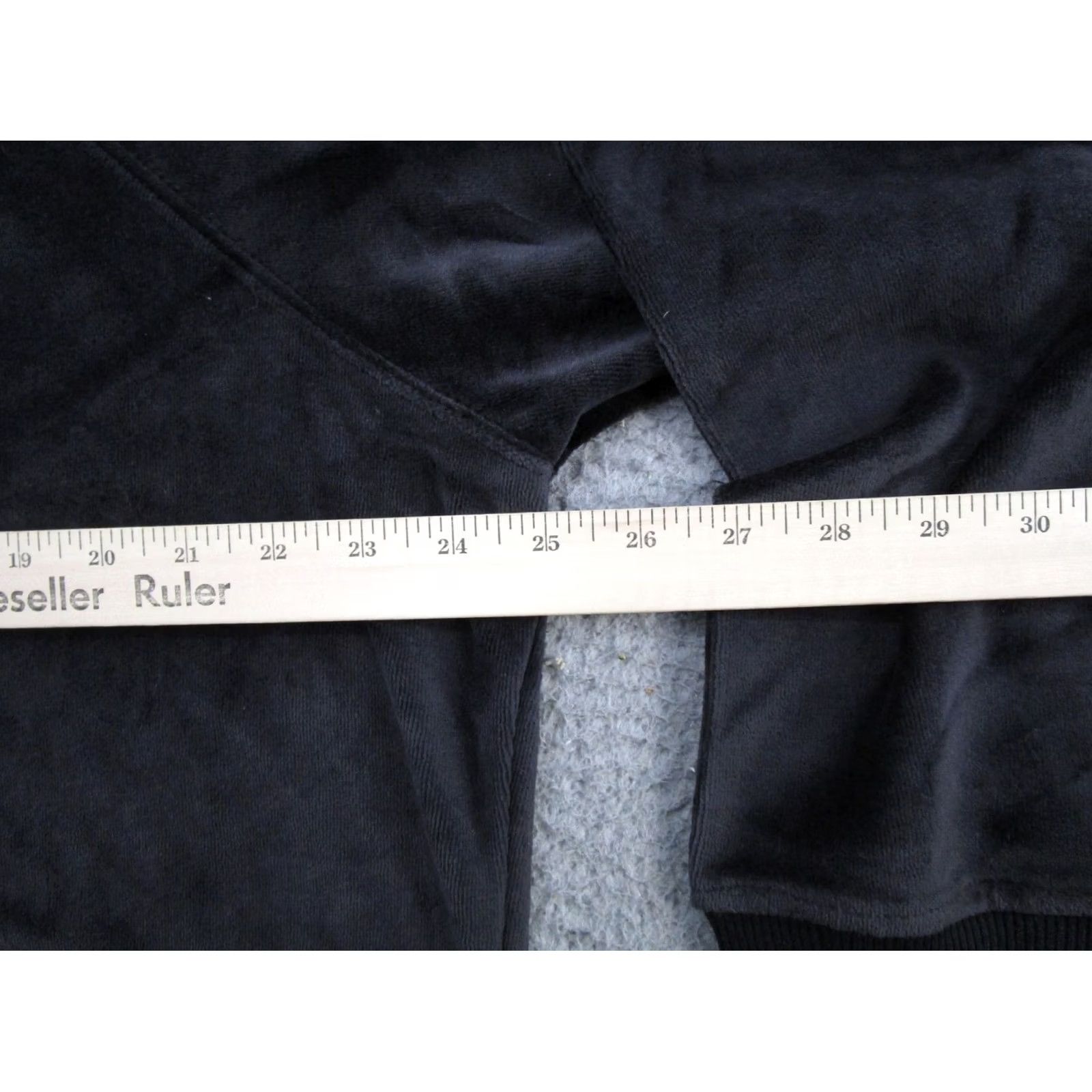 Vintage Universal Thread Black Velour Crewneck Pullover Long Sleeve XL Womens Sweatshirt - Regular Fit, Velvet, Velour, Black, University Theme, 90s? (No) Size XL / US 12-14 / IT 48-50 - 7 Thumbnail