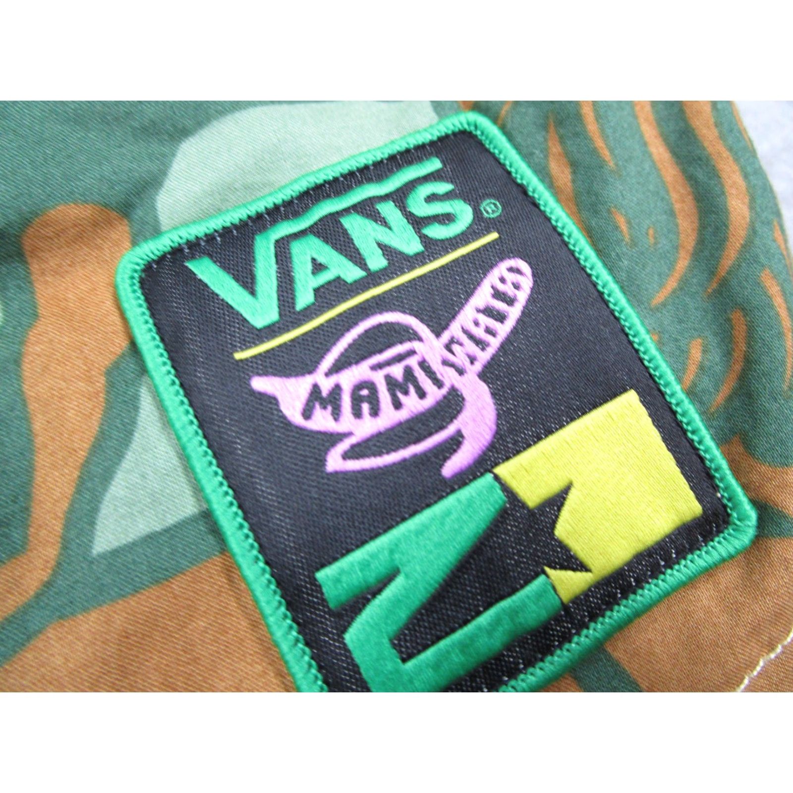 Vans VANS Mami Wata Shirt Mens Medium Africa Lion Print Short Sleeve Camp Collar Graphic Pocketed Button-Up Size US M / EU 48-50 / 2 - 3 Thumbnail