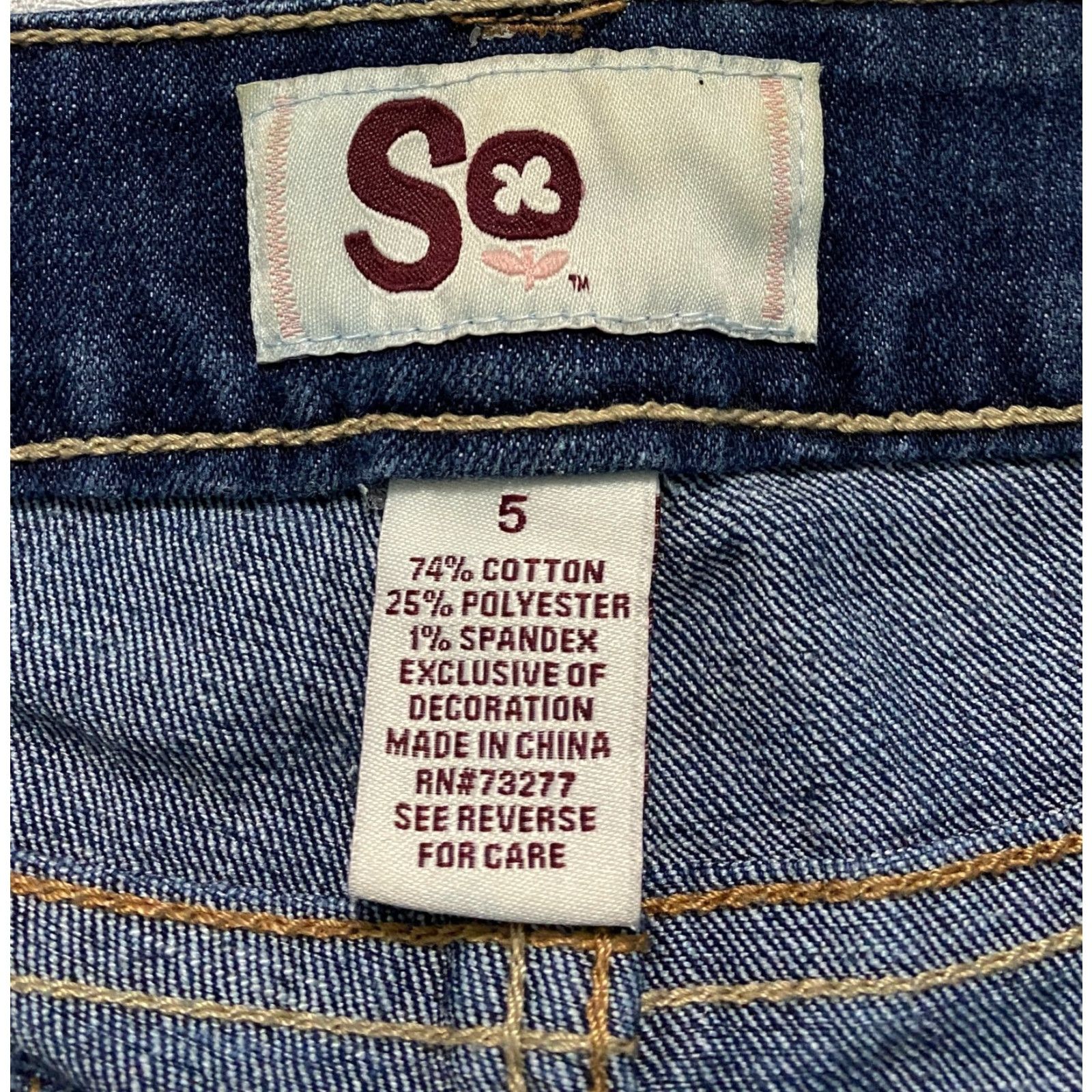 Vintage SO Capri Jeans Capri Juniors Size 5 Blue Distressed Embroidered Pockets Cuffed 29×17 Denim Cotton Polyester Spandex Lycra 5-Pocket Design Womens Girls Size ONE SIZE - 7 Thumbnail