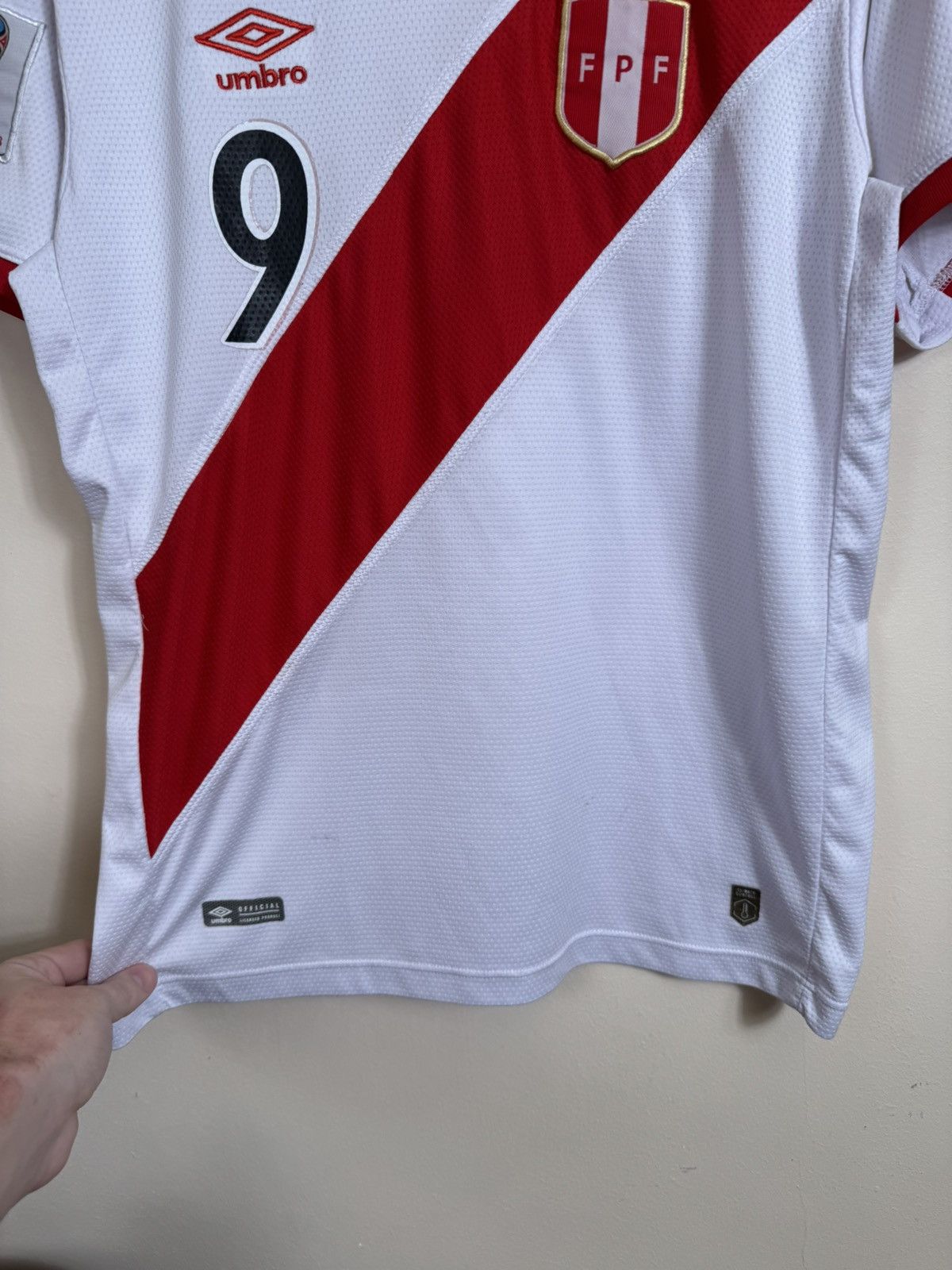 Umbro Umbro Peru FPF Jersey 2018 Guerrero #9 Football Shirt Home Size US M / EU 48-50 / 2 - 13 Thumbnail
