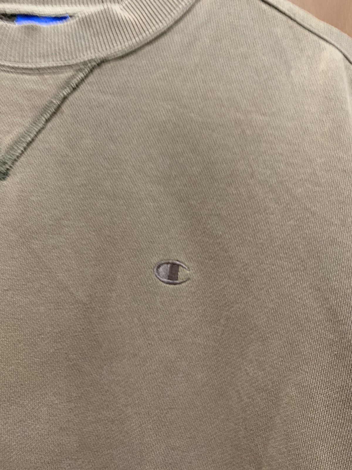 Champion Distressed Vintage Champion Crewneck Size US L / EU 52-54 / 3 - 4 Thumbnail