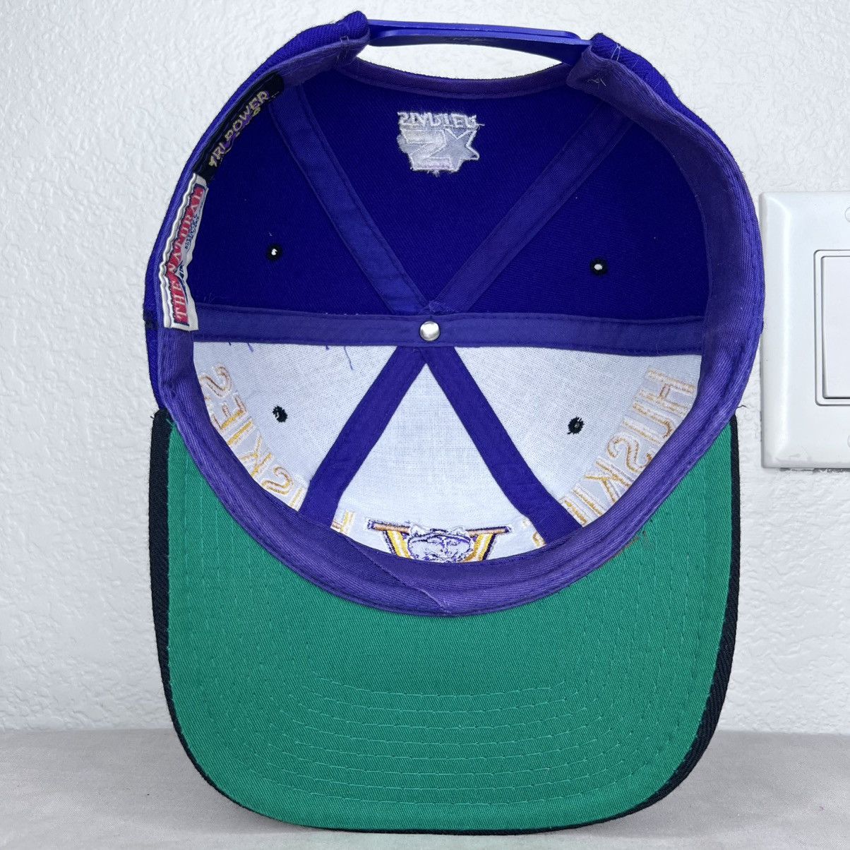 Starter Vintage 1990s Washington Huskies Starter Tri Power Snapback Size ONE SIZE - 9 Thumbnail