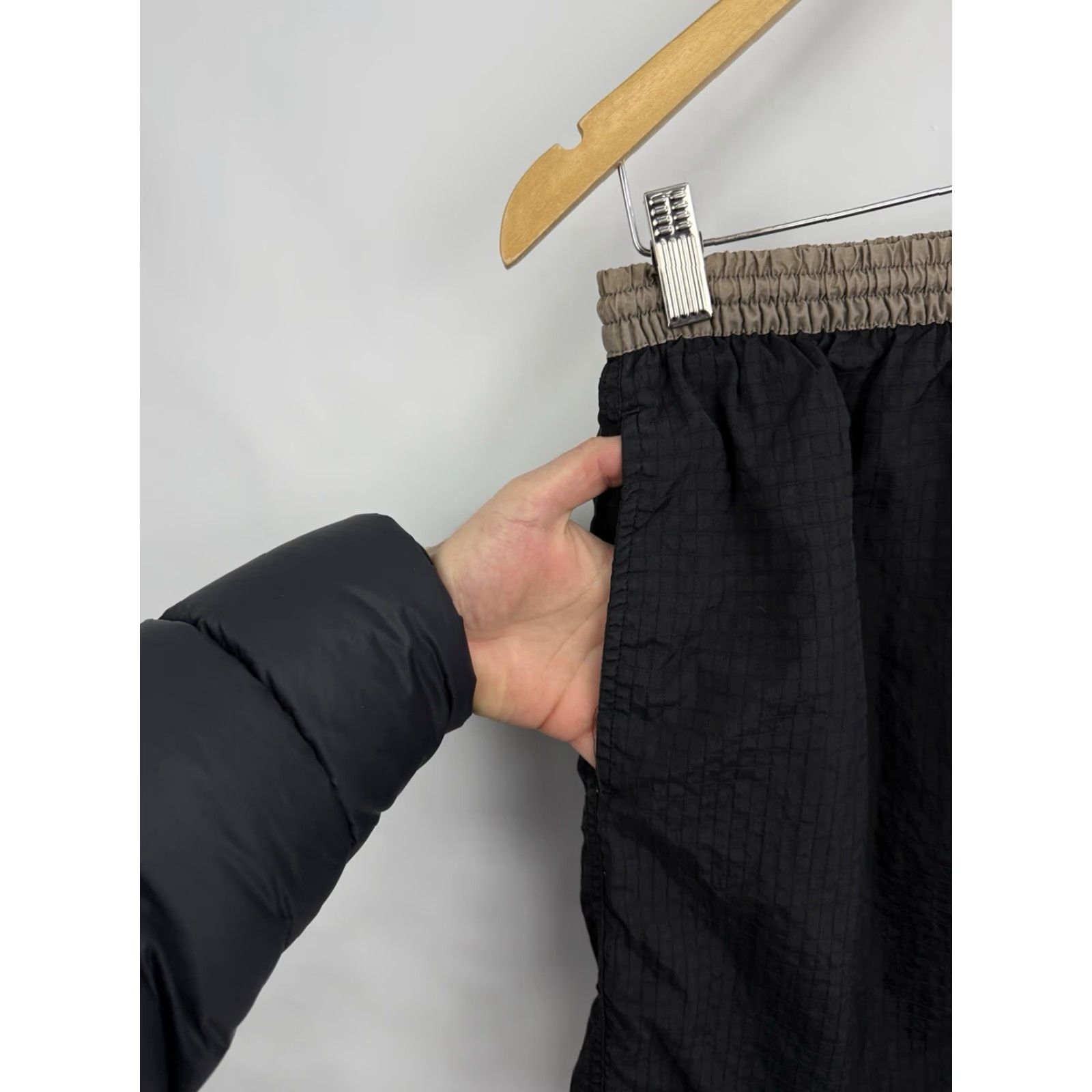 Nike VINTAGE Nike Nylon Shorts Mens 90s Black L Athletic Rare Retro Hype Y2K Size US 33 - 4 Thumbnail