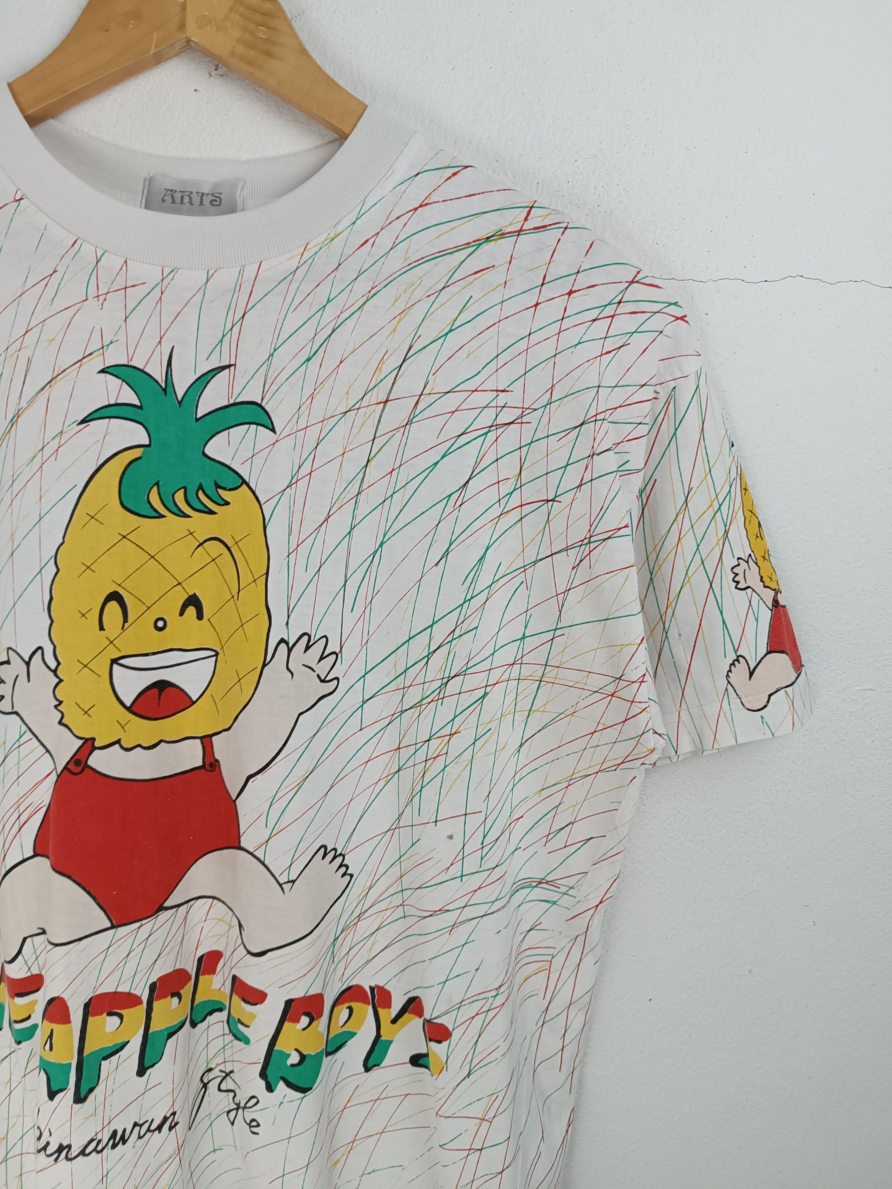 Anime VINTAGE 90'S PINNEAPPLE BOY AOP OKINAWA JAPAN TEE VERY RARE Size US M / EU 48-50 / 2 - 6 Thumbnail