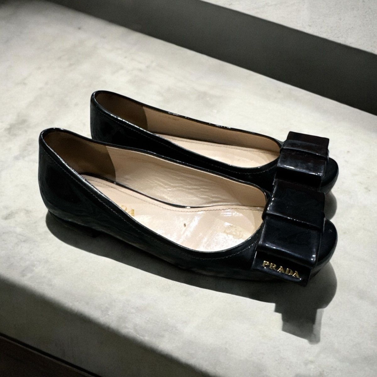 Prada PRADA BLACK PATTERN BOW BALLERINAS SIZE 35 Size US 5 / IT 35 - 2 Thumbnail