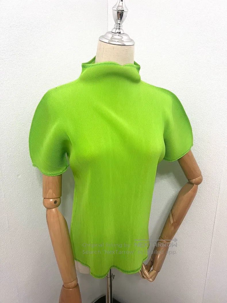 Issey Miyake Issey Miyake Densely Pleated Turtleneck Short Sleeve Top Size M / US 6-8 / IT 42-44 - 1 Thumbnail
