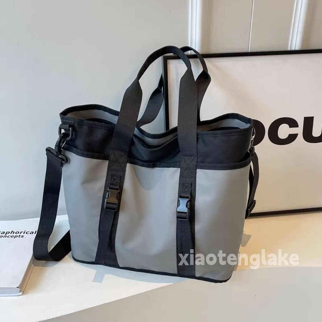 Designer × Japanese Brand utiliy outdoor sports tote shoulder messenger bag Size ONE SIZE - 1 Thumbnail