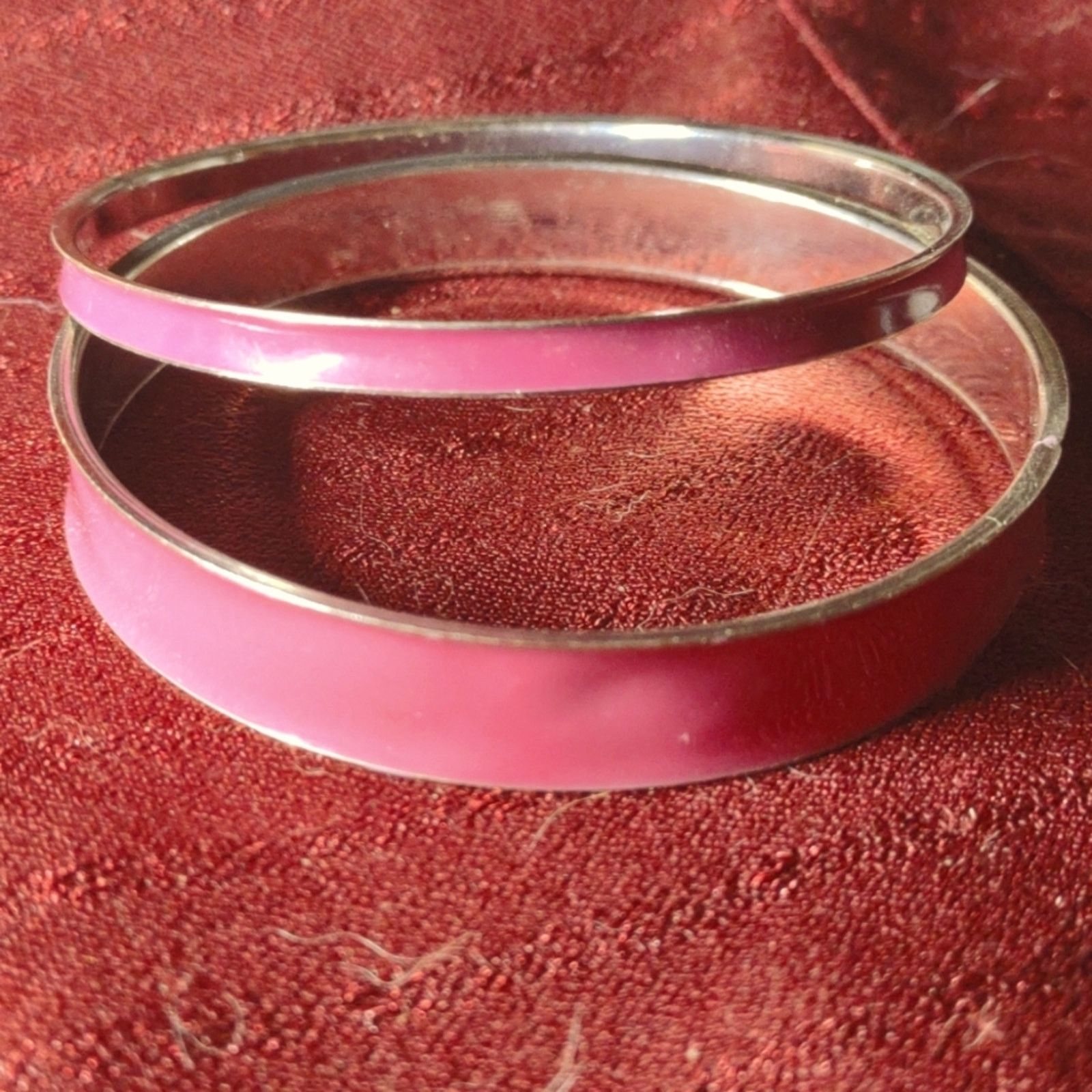 Vintage Mid-century/vintage~Gorgeous Pink set of enamel bracelets Size ONE SIZE - 1 Preview
