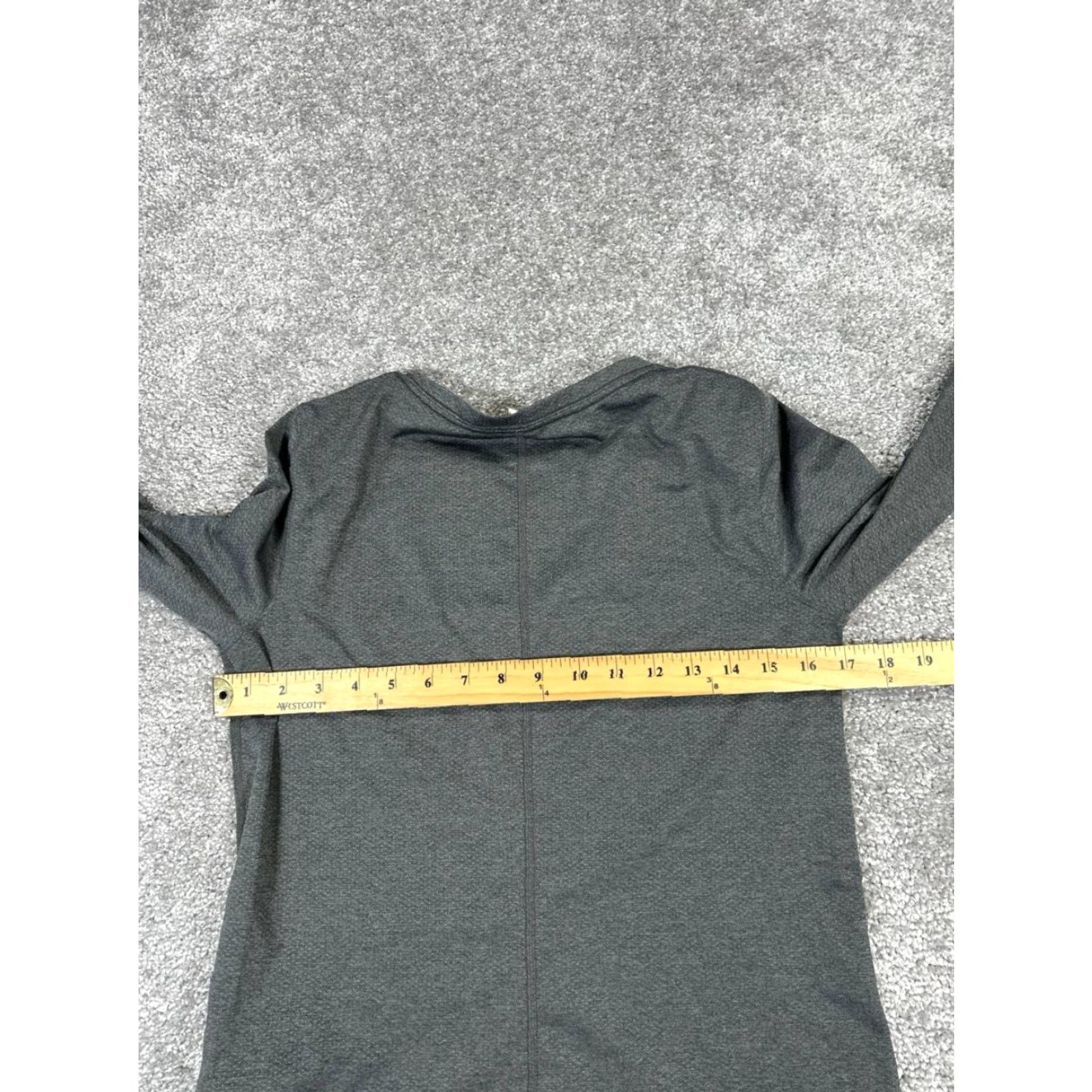 Under Armour Under Armour Shirt Womens Small Gray Heatgear Pullover Running Size S / US 4 / IT 40 - 5 Thumbnail