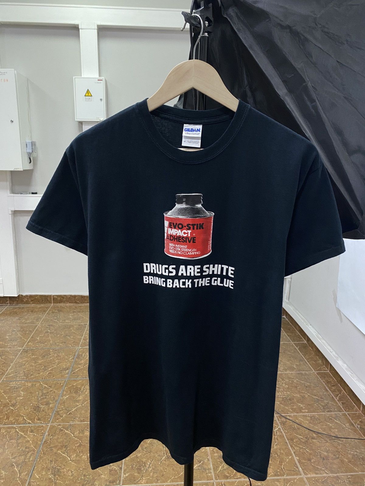 Gildan × Vintage Vintage Y2K Drugs Are Shite Bring Back The Glue T-Shirt Rare Size US M / EU 48-50 / 2 - 1 Thumbnail