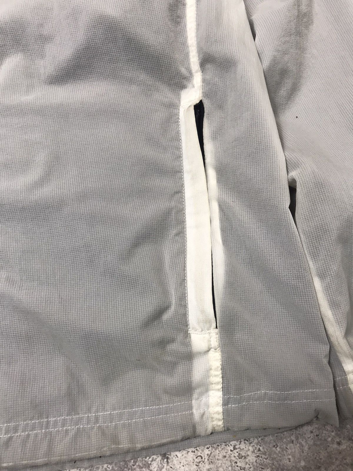 Drake 2021 OVO Globe Logo lightweight windbreaker White Size US M / EU 48-50 / 2 - 16 Thumbnail