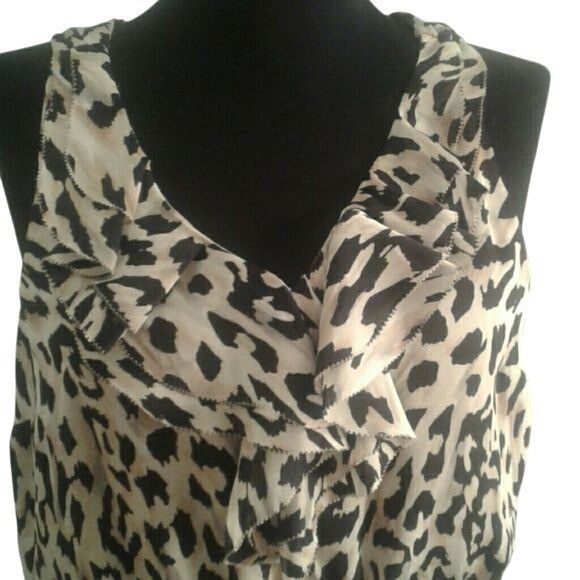White House Black Market WHBM XS Blouse Leopard Print Sleeveless Ruffled Neckline Smo Size XS / US 0-2 / IT 36-38 - 5 Thumbnail