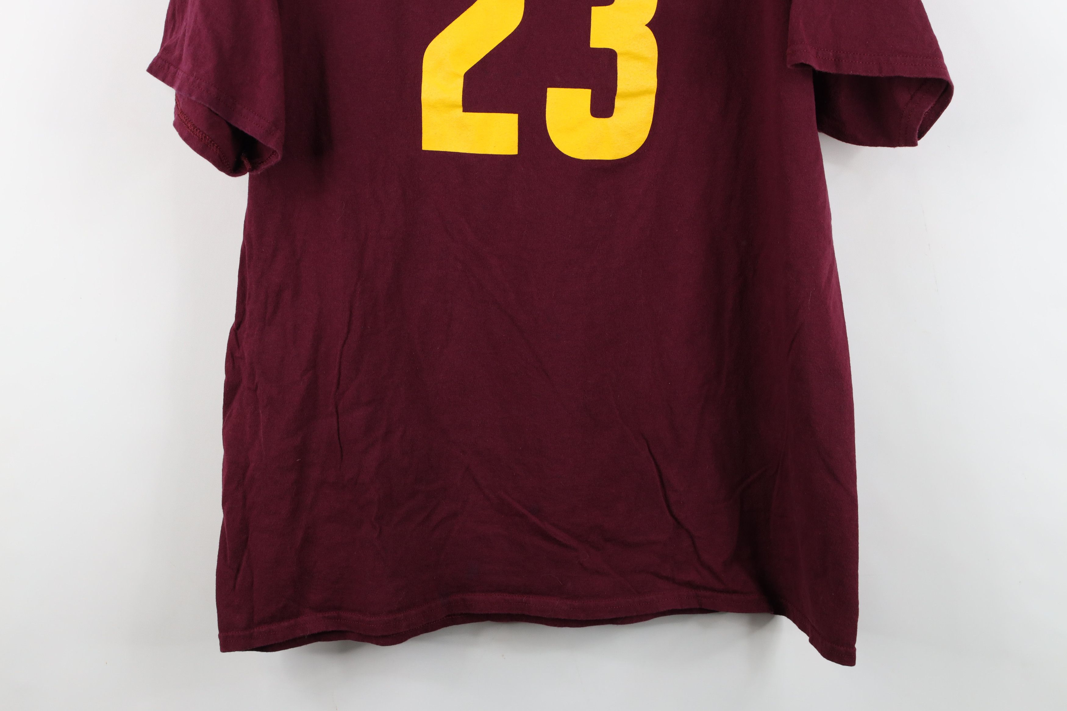Vintage Vintage James Cleveland Cavaliers Basketball Jersey T-Shirt Size US XL / EU 56 / 4 - 13 Thumbnail