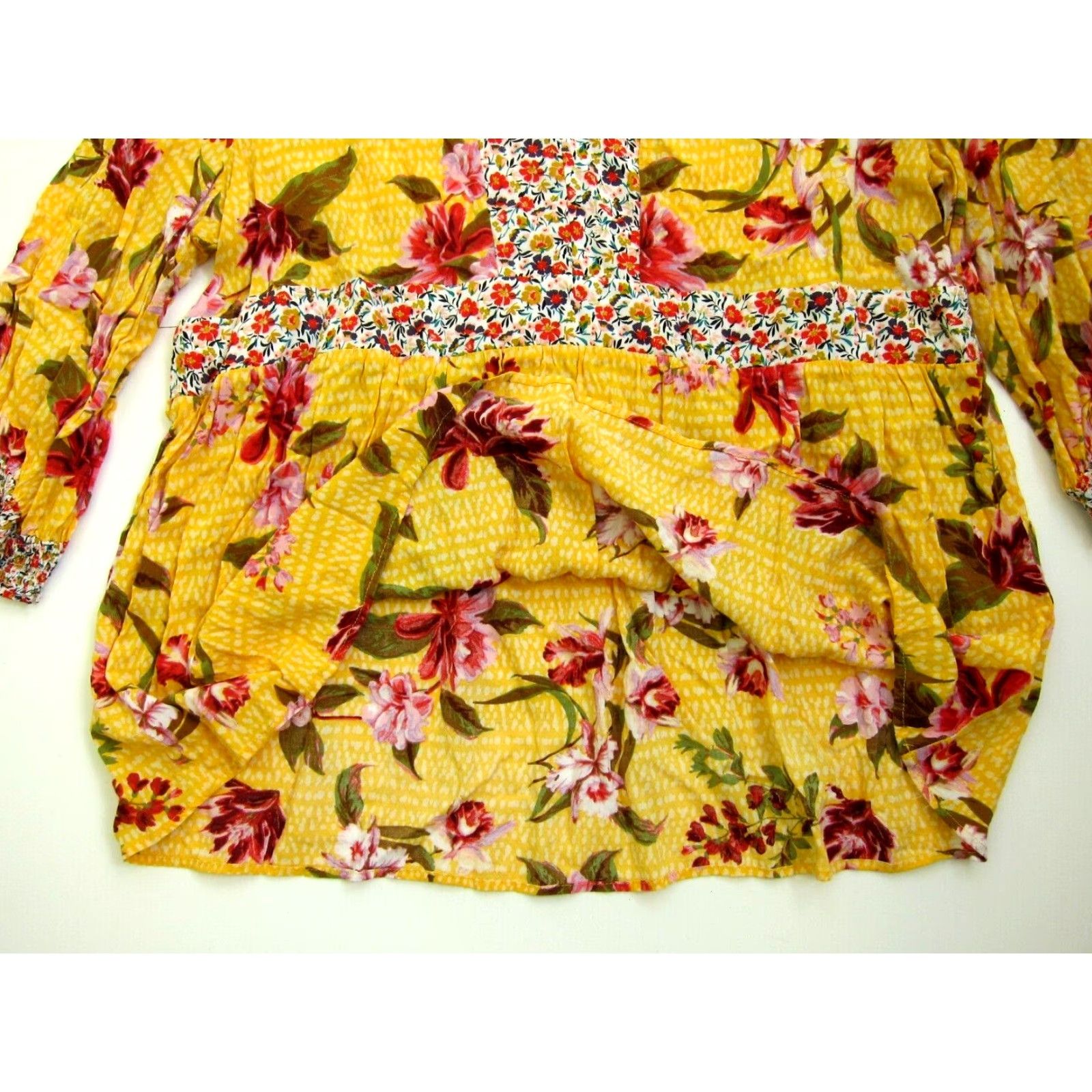 Vintage Suzanne Betro 100% Rayon Yellow Floral 3/4 Sleeve Tunic Blouse 2X Size XXL / US 16-18 / IT 52-54 - 5 Thumbnail