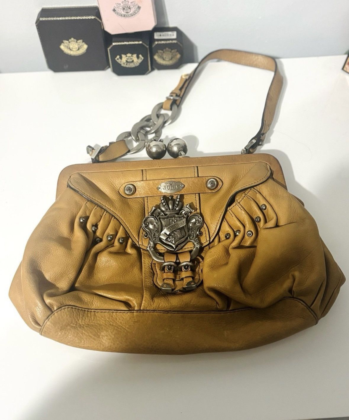 Juicy Couture Rare 2000s Juicy Couture Couture Crest Leather Satchel Size ONE SIZE - 1 Thumbnail