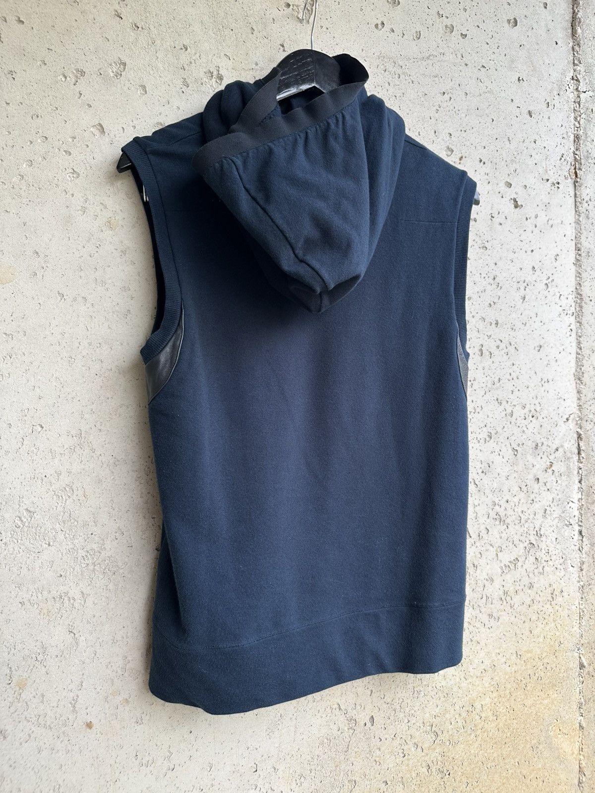 Dior AW04 ‘Leather Appliqué’ High-Neck Sleeveless Hoodie Size US S / EU 44-46 / 1 - 6 Thumbnail