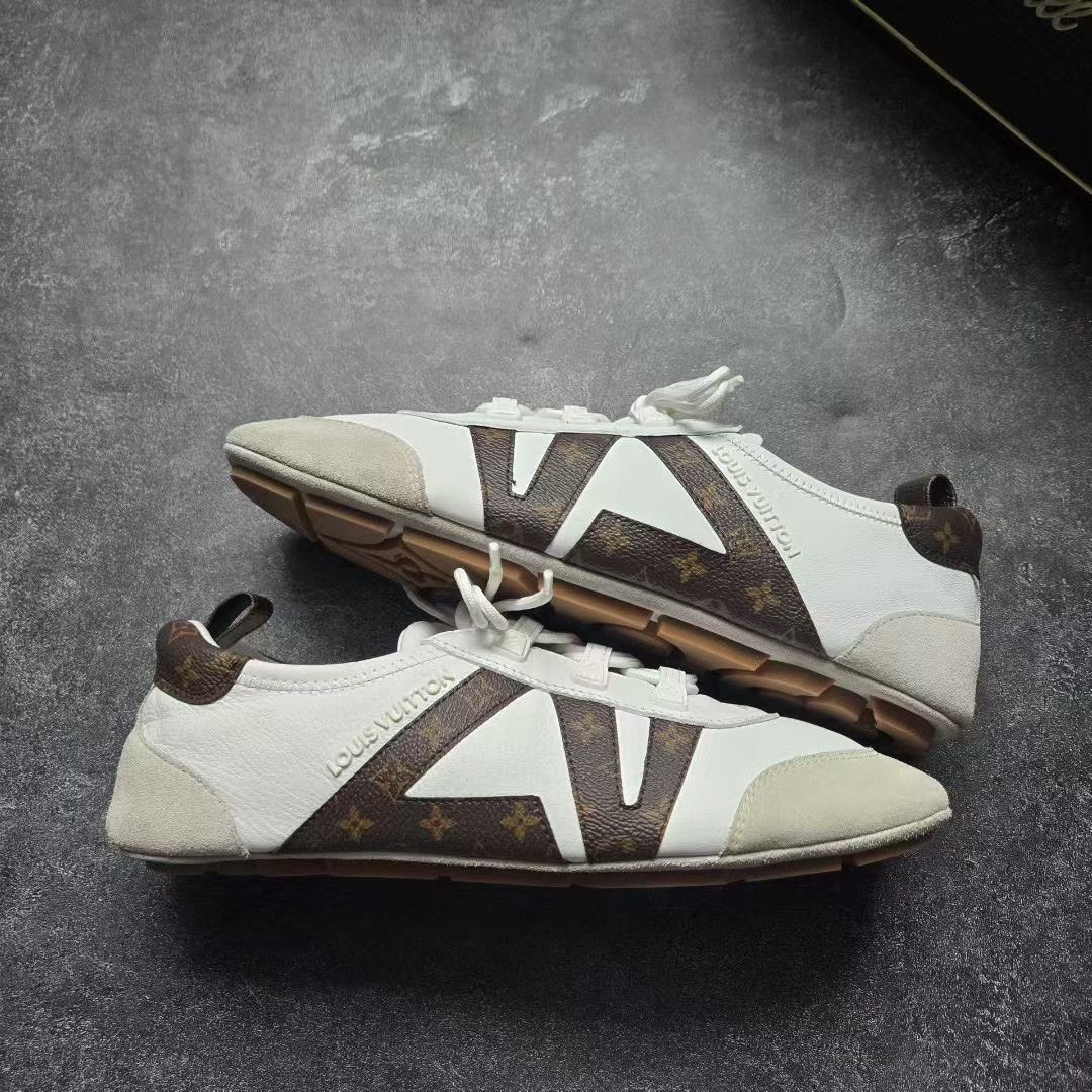 Louis Vuitton Louis Vuitton Lowtop Sneakers 40 Men Size US 7.5 / EU 40-41 - 1 Thumbnail