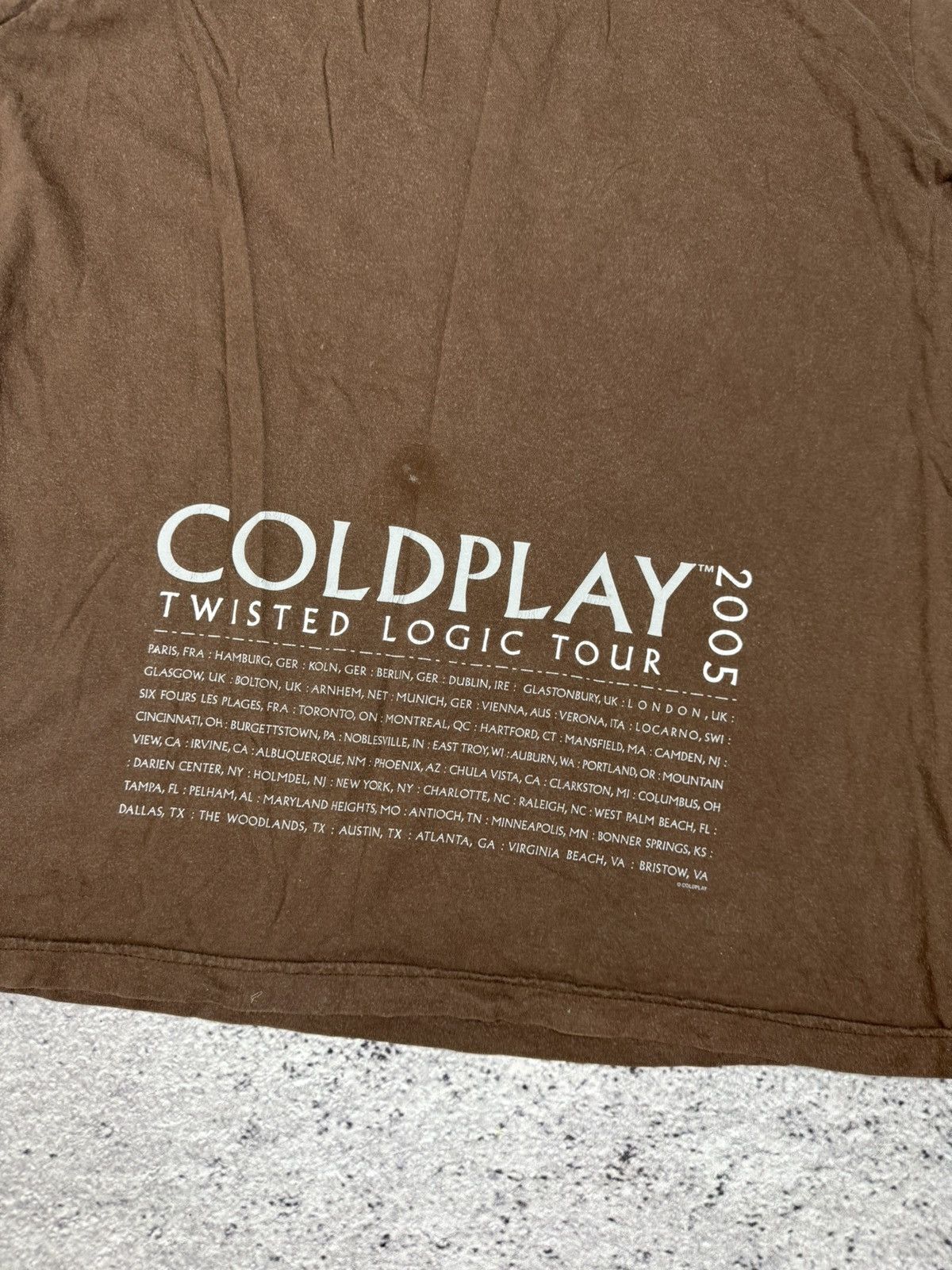 Band Tees Merch Coldplay Twisted Logic Tour 2005 Tshirt band tee v Size US XL / EU 56 / 4 - 5 Thumbnail