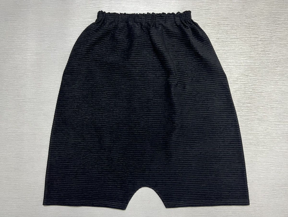 image of Issey Miyake Me - A/w18 - Brushed Pleats Drop Crotch Trouser in Black, Men's (Size 28)