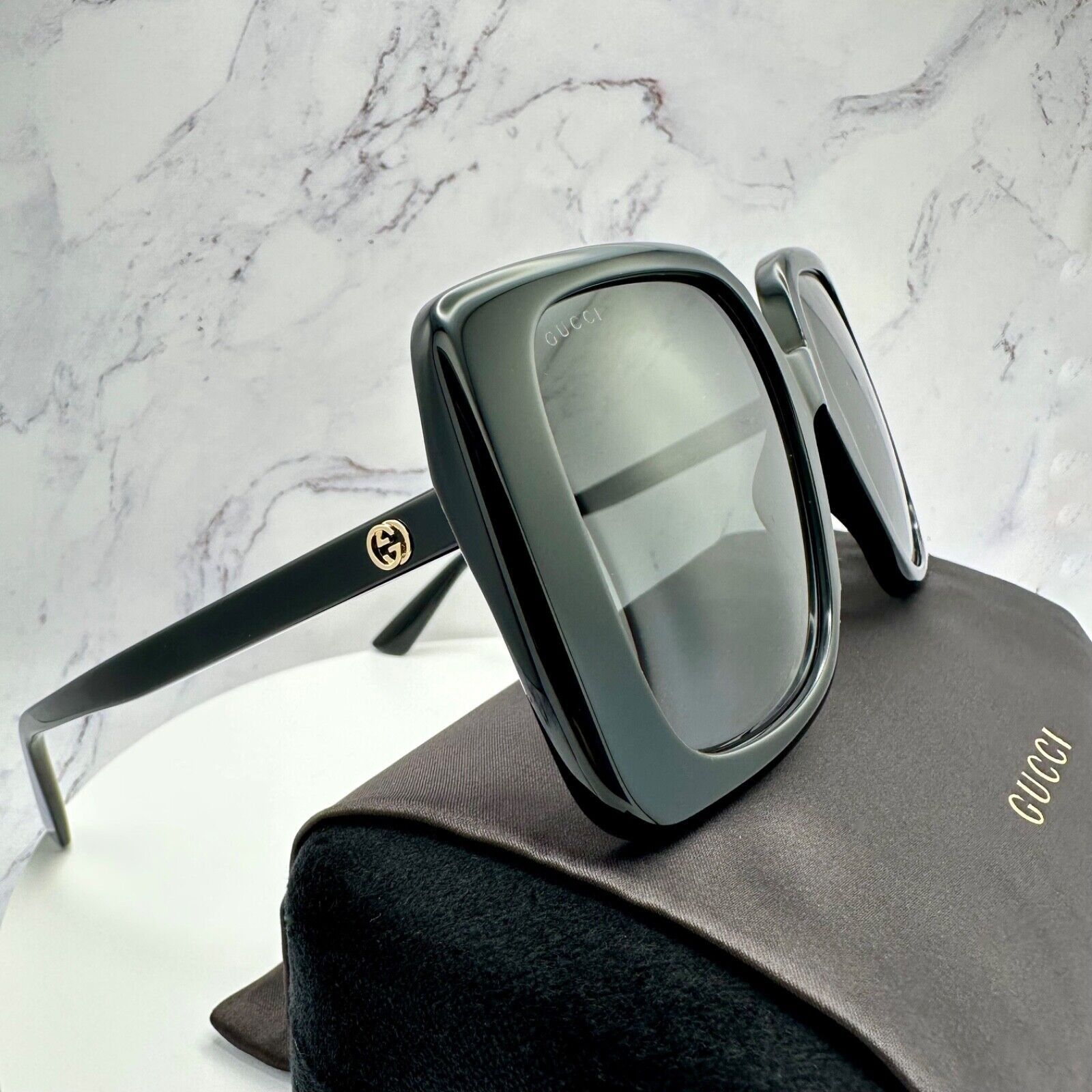 New Gucci Sunglasses Black Square Gold Interlocking GG