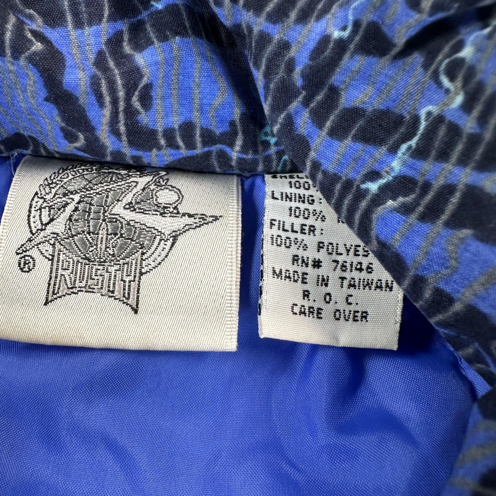 Rusty VINTAGE Rusty Jacket Mens Large Blue Nylon Puffer Animal Print Insulated Surf Size US L / EU 52-54 / 3 - 3 Thumbnail