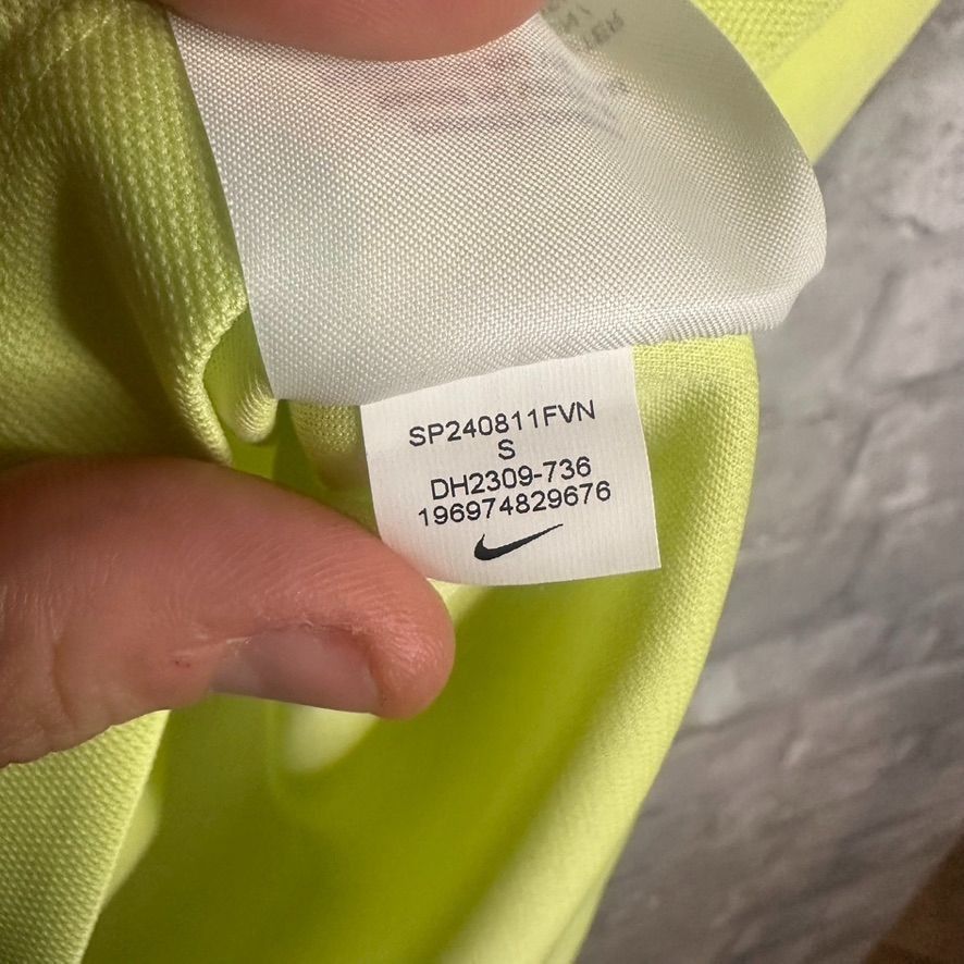 Nike Nike Women's Dri-Fit Victory Golf Polo NWT Size Small (Lemon Size S / US 4 / IT 40 - 11 Thumbnail