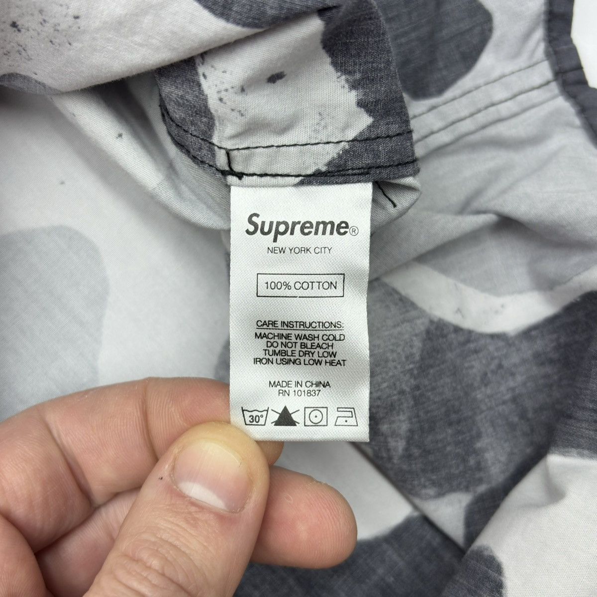 Supreme Supreme Painted Logo Shirt Button Up Size US M / EU 48-50 / 2 - 16 Thumbnail