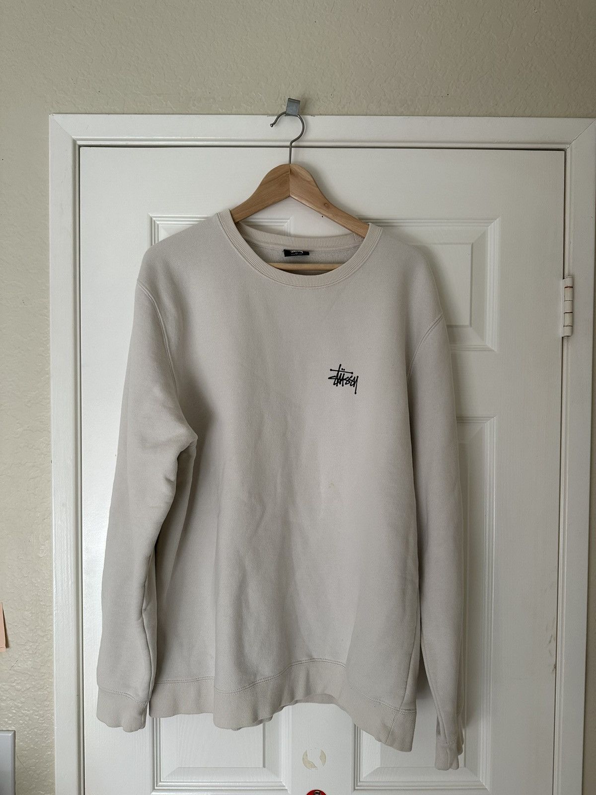 White stussy crewneck hotsell
