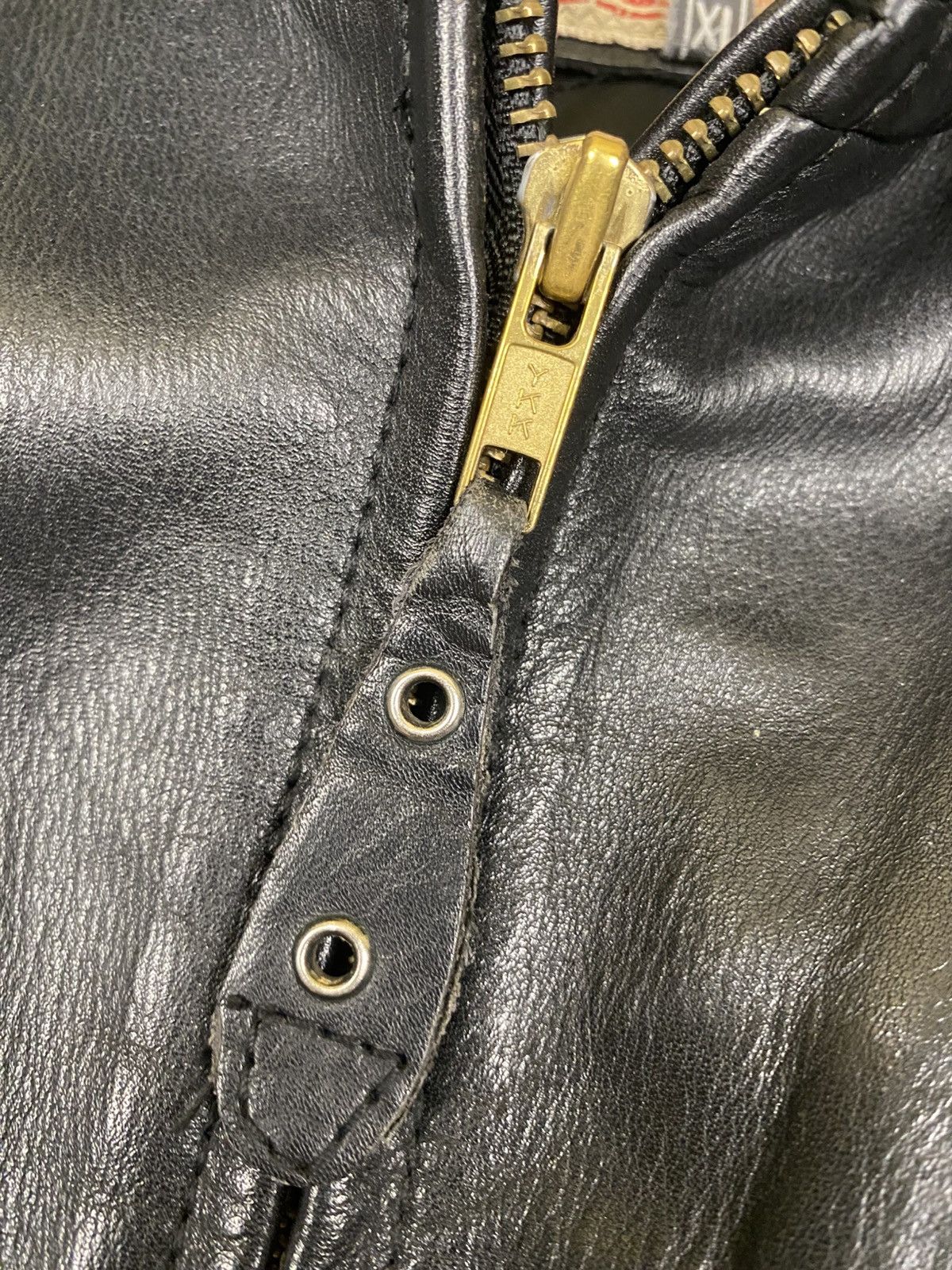 Vintage Lee Trevor Very Thick Cowhide Leather Jacket Size: XL Size US L / EU 52-54 / 3 - 6 Thumbnail
