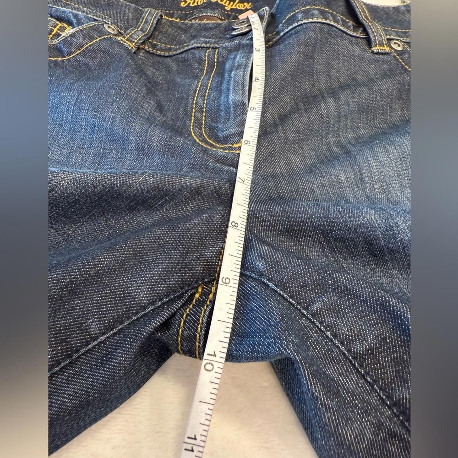 Ann Taylor Ann Taylor Modern Fit Lindsay Waist crop jeans button 8P Size 30" / US 8 / IT 44 - 8 Thumbnail
