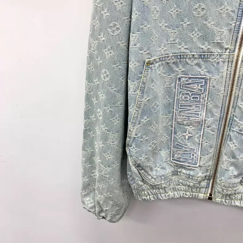 Louis Vuitton Louis Vuitton NBA Co-Branded Light Blue logo Jacquard Full Size US M / EU 48-50 / 2 - 4 Thumbnail